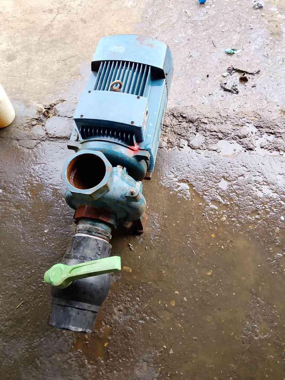 مضخه 25 حصان الدوره 3000 4×4 ملفوف جديده السعر 750 الف عنوان بالموصل على الاتصال ***********
