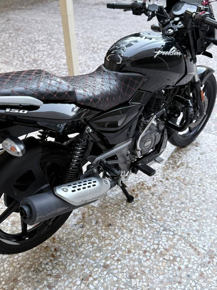 سلام عليكم بولسر نيون محرك 150 سيسي كفاله عامة وراق كامله 
مكاني بغداد 
سعرها  1500 مليون وخمسمائة 
وبيه مجال حك الجية
 تصال او واتساب ***********
