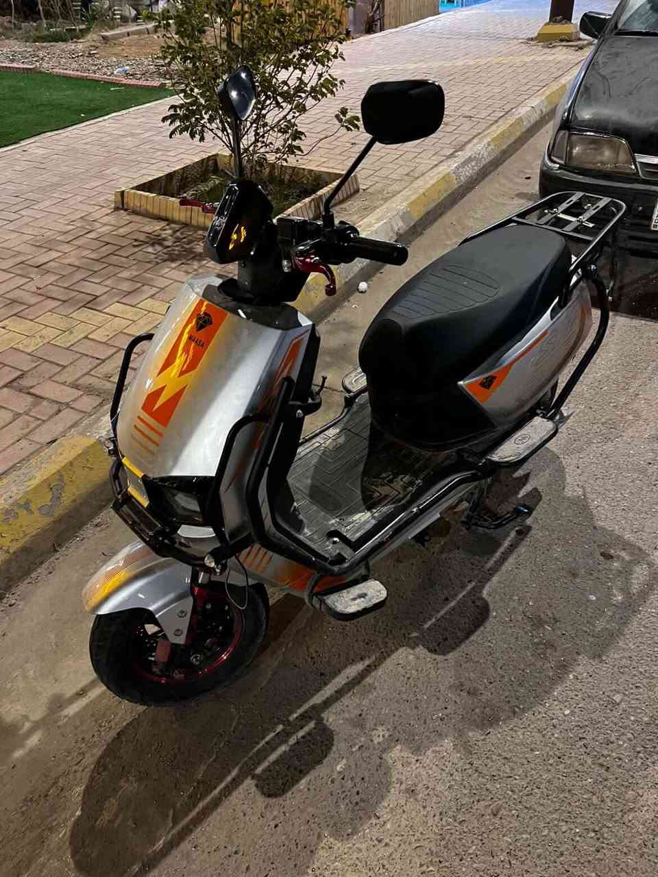 سلام عليكم ماطور سكنس موديل 2025 جديد الكشر شويه تعبان البطاريات جديدات ومحافظ عليهم 
العنوان: الانبار الفلوجه
الرقم: ***********
