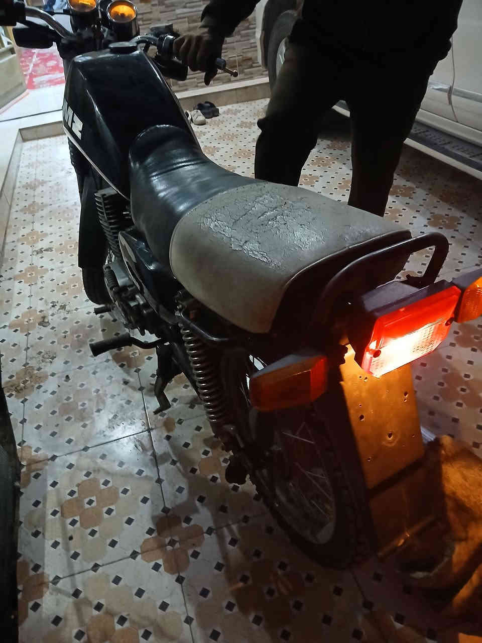 السلام عليكم  للبيع دراجة MZ موديل 88 قمبورة بدون رقم السعر مليون ونص
العنوان  بابل /المسيب 
***********
