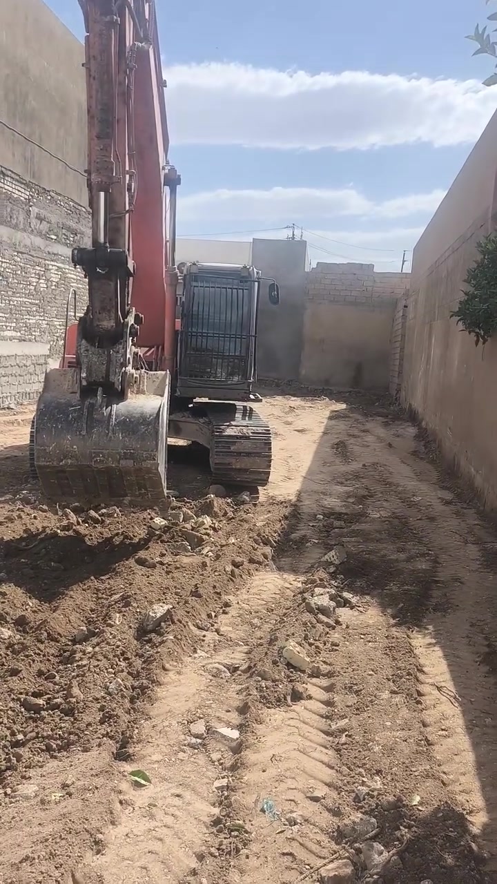 سلام عليكم ورحمة الله وبركاتة جزء من أعمالنا مستعدون بتفليش وهدم بكافه أنواع بيوت ومحلات بانواع آليات خفيفه وتقيله اسعار حيل مناسب بأدارت اياد شقلاوه رقم الهاتف ***********
