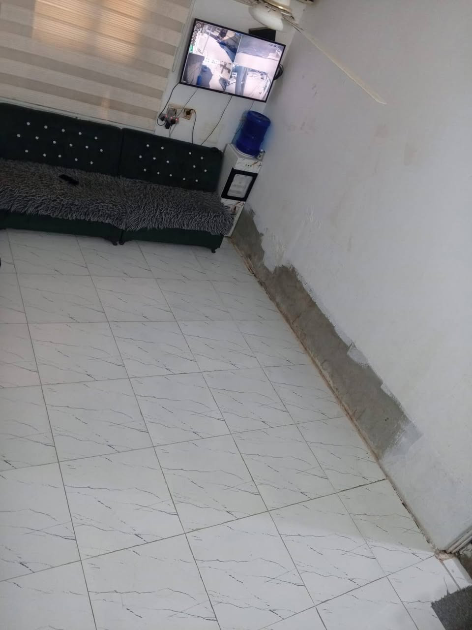 دار للبيع في كربلاء المقدسة
-طابو صرف-
الموقع المميز:
 كربلاء - ملحق الفارس: ركن على ثلاث شوارع ومقابيل مدرسة، والمنطقة مخدمة بالكامل بالتبليط.

مواصفات الدار:

المساحة: 65 متر مربع.

عدد الطوابق: طابقين.

التفاصيل: 3 غرف نوم + استقبال + صالة + مجموعات صحية.

 السعر: 95 مليون دينار (قابل للتفاوض).

 للتواصل والاستفسار (واتساب فقط):
يرجى مراسلتنا عبر الرابط المباشر أو الرقم التالي:
***********

ملاحظة: نعتذر عن استقبال المكالمات الهاتفية، التواصل متاح عبر الواتساب فقط لضمان سرعة الرد وتنظيم الحجوزات.
