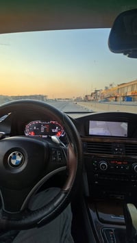 E90  مديل 2008  مكينه n54   السياره بيه صبغ حزام وايرباك الدؤكه وراجع ...