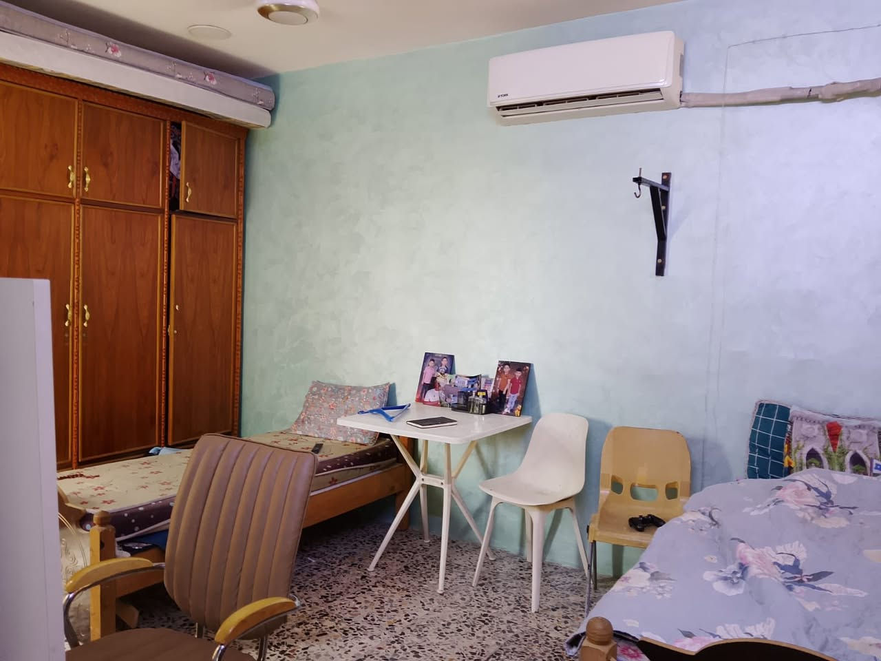 بيت 100 متر للبيع 🏠

الواجهه 7 متر 
نزال 14 متر 

بناء نضيف جداا💥

يحتوي على مدخلين واستقبال ومطبخ وهول داخلي صغير وصحيات 
وغرفه نوم طابق الارضي 
والطابق الثاني غرفه نوم وصحيات 

العنوان :: حي الجهاد الاساتذه :: خلف الاربع شوارع منطقه هادئه وكامله خدمات 

السعر والاستفسار الاتصال *********** 📞📞🏠مكتب الشهم للعقار ✨
