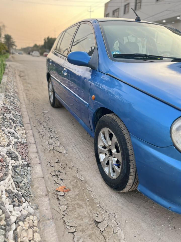 السلام عليكم ورحمة من رخصه الادمن للبيع كيا ريو ٢٠٠٢ السياره جاهزه من كير ومكينه وحداديه وتخم تاير مكفولات السياره خير من الله رقم بغداد انكليزي هزه وسنويه وأرقام جدد كير اوتوماتيك كهربائيات كله شغاله السياره مابيه حادث  
السعر ٤٢ وبيه مجال 
الهاتف ***********
مكان السياره بابل محاويل قريه الفنديه مقابل بانزين خانه الفنديه 
مامتواجد على الفيس مكلف بل نشر
