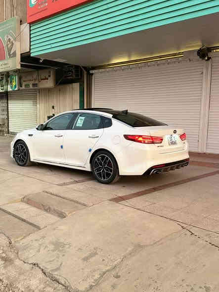 السلام عليكم
كيا اوبتما 2018 sxl اعلى فئه 
بانورما 
لايت زنون
بگ لايت لد 
5 كامرات 
كشن تدفئه تبريد ذاكره
داخل جلد قرميدي 
بردات اصليه 
حادثها قطعتين بدون ايرباك بدون دواخل 
السياره جاهزه 100‎%‎
مكان السياره بغداد الكراده 
***********
