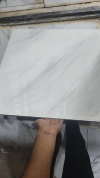 عندي بورسلين ستين في ستين البيع العدد 38متر /مكاني بغداد بوب شام/توصيل...