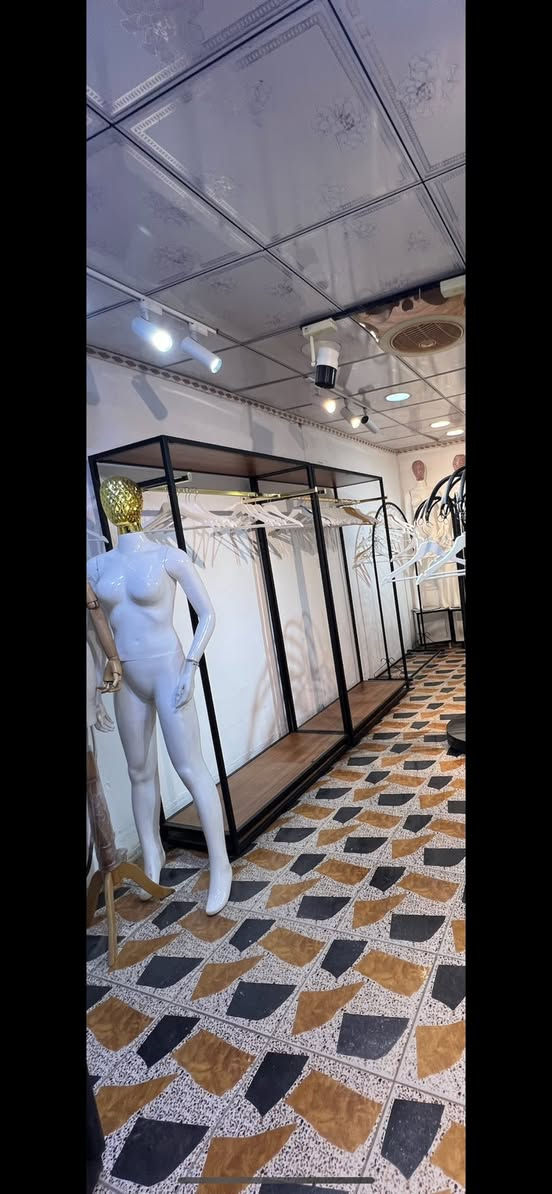 السلام عليكم 
للبيع
 استاندات جديد مستخدم شهرين 
عدد( 4 )قطع كل ستاند ارتفاعة مترين عرض متر و20 سم ( سعر القطعه 250 الف)
ملاحظة ملكانات ماعندي   
للاستفسار ***********
***********
