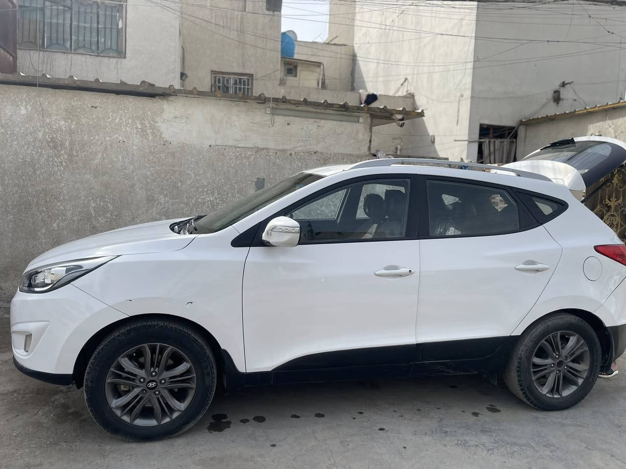 السلام عليكم
توسان ٢٠١٥ جديدة 
محرك ٢٠٠٠
كير ومكينة مكفولات 
بغداد مدينة الصدر 
***********
