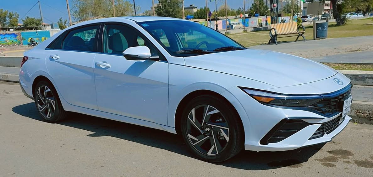 🔥 للبيع هيونداي النترا 2025 هايبرد LIMITED فول المواصفات 🔥
السياره زيرو ماشيه ١٠٠٠

🚗 Hyundai Elantra 2025 Hybrid Limited – وارد أمريكي

المواصفات:• فئة LIMITED أعلى فئة• هايبرد اقتصادي جداً بالوقود• تشغيل بصمة + دخول ذكي• تشغيل عن بُعد• شاشة كبيرة مع Apple CarPlay & Android Auto• كاميرا خلفية + حساسات أمامية وخلفية• رادار أمامي• نظام المحافظة على المسار• نظام النقطة العمياء• تحذير الاصطدام الأمامي• مثبت سرعة ذكي• فرملة طوارئ أوتوماتيك• فتحة سقف• كشنات جلد لون أبيض• تدفئة وتبريد للمقاعد الأمامية• تدفئة مقود• مقعد السائق تحكم كهربائي• ذاكرة مقاعد• شحن موبايل Wireless• إضاءة LED أمامية وخلفية• جنوط رياضية ألمنيوم• نظام صوتي ممتاز• شاشة عدادات ديجيتال

📌 الحالة: سيارة نظيفة جداً📌 الوارد: أمريكي📌 الفئة: LIMITED (فول فول)

رقم الشاصي موجود بالصور

السياره بدون ايرباك

💰 السعر: 19,000 دولار (190 ورقة)

***********

📞 للاستفسار الخاص مفتوح
