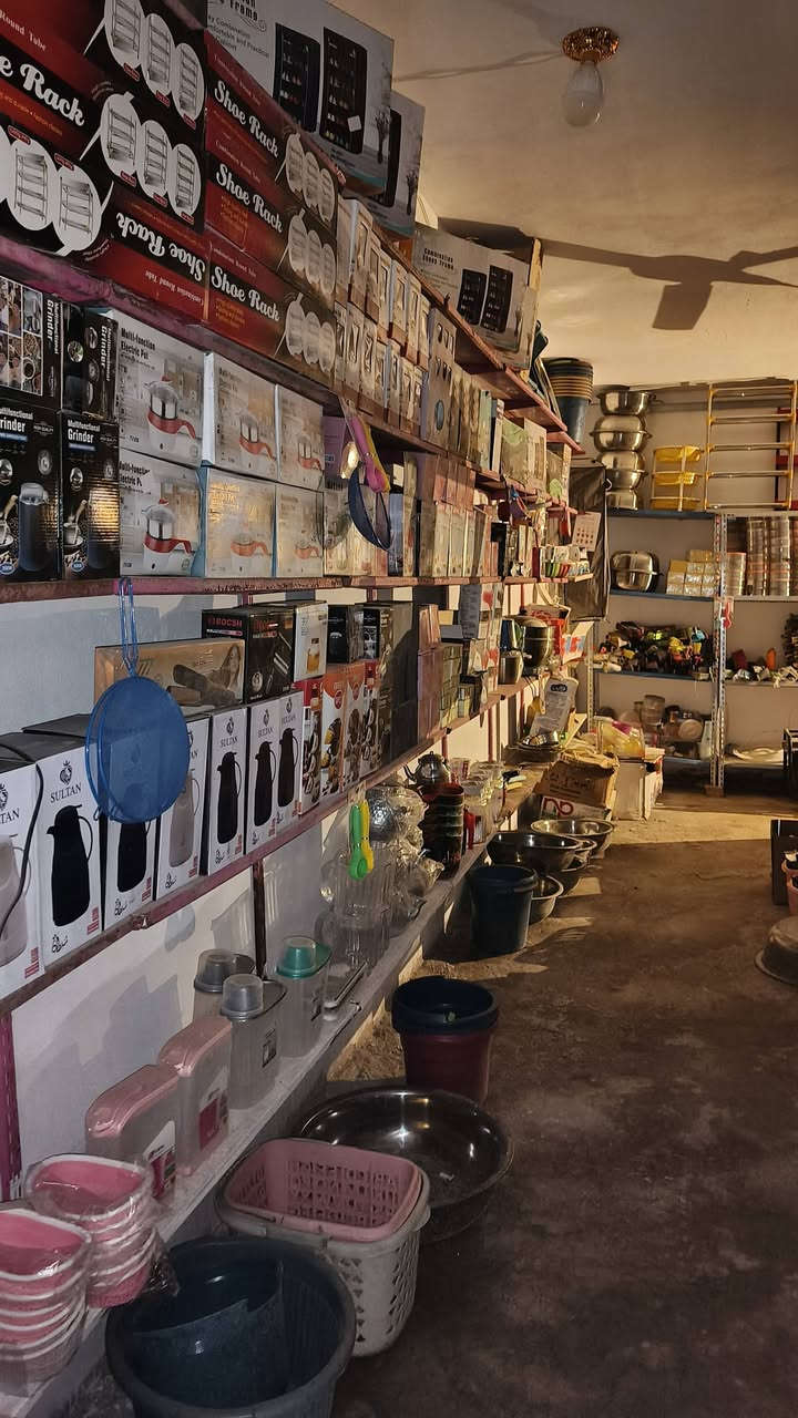 سلام عليكم محل كامل للبيع يحتوي على رفوف مثل ماموضح بل صور ومولد وكامرات وشاشة المحل كامل للبيع سعره 8مليون وبي مجال مكان بغداد المعامل 🌹‏‪***********‬‏ 🌹
