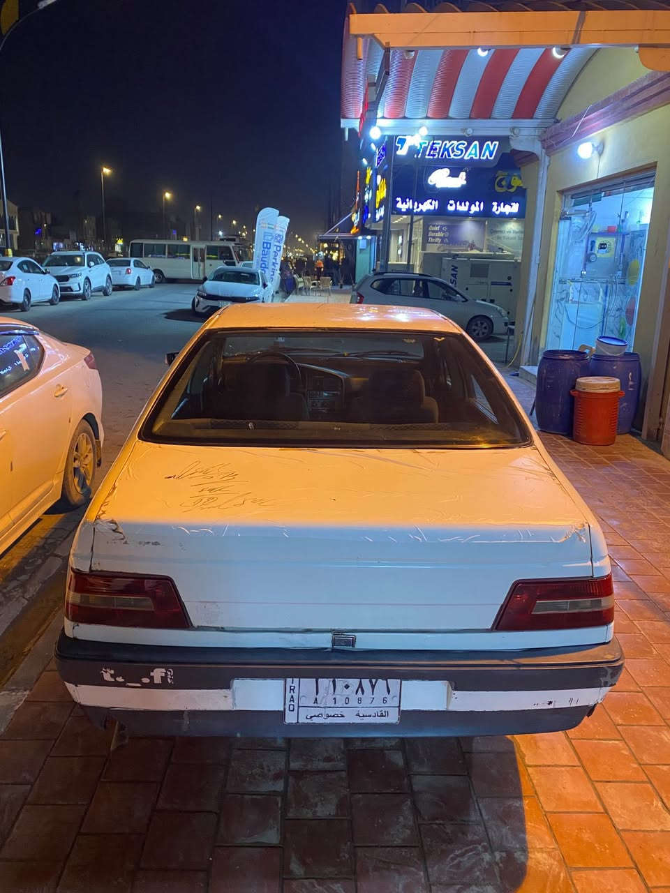 سلام عليكم بيجو 405 مديل 2012 سنويه لل28 راعيه يريد مداور السياره جاهزه  من كلشي حداديه 80‎%‎ 
باتري جديد 
 عينه وصينة مال گير جديد ستوه مشدودات
 السياره بيه 3 قطع وبيه خيط بخار  تفحص وتقتنع وتشتري السعر34وبيه مجال للشراي مكان السياره نجف اي استفسار اتصل ***********
