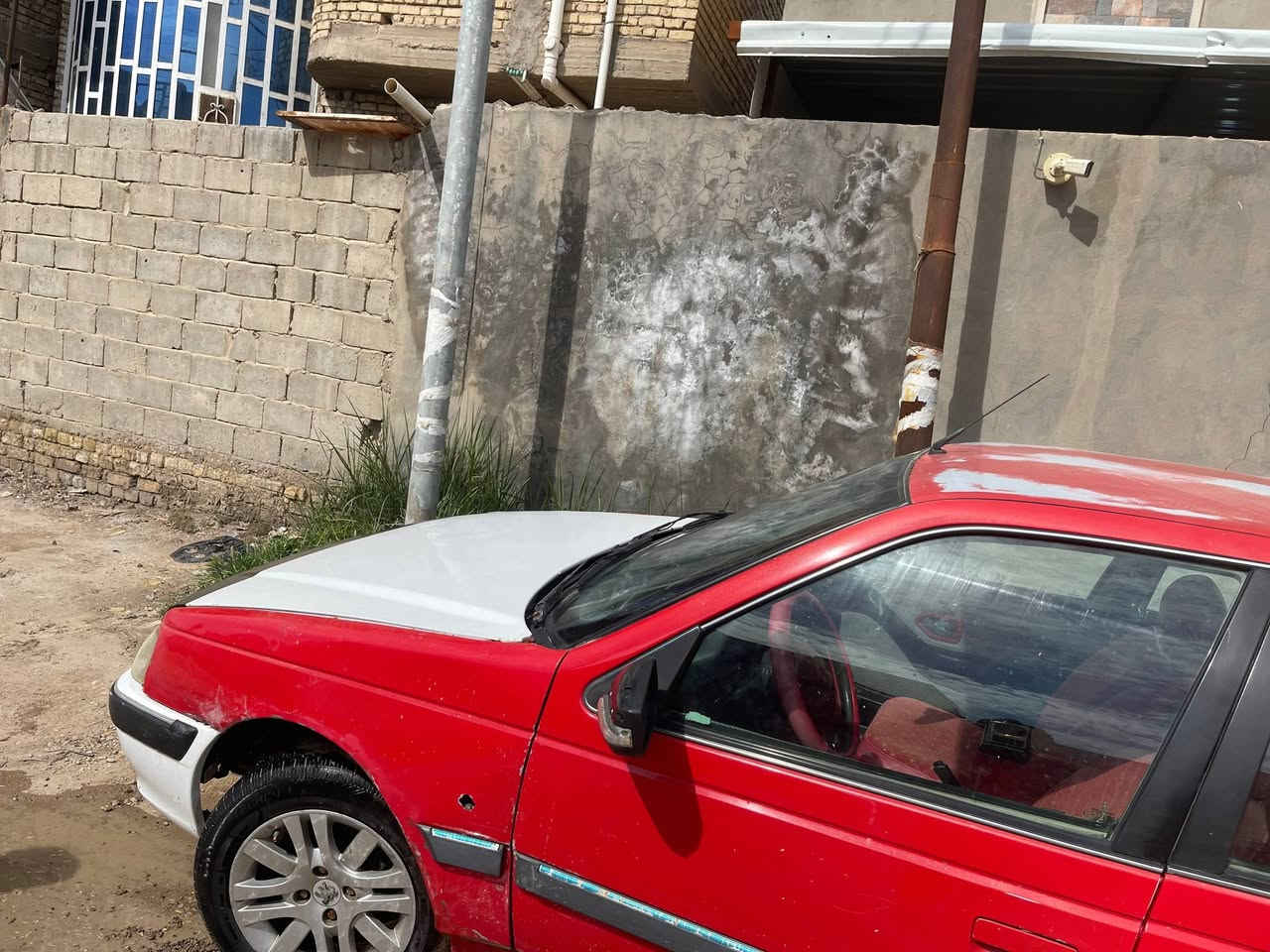 السلام عليكم  سيارة بيجو فرنسي مديل93 سيارة جاهزة كير محرك مكفول سنوية 27مداور ثاني يوم رقم بغداد  م***********م مكان السيارة الديوانية  السعر 25
