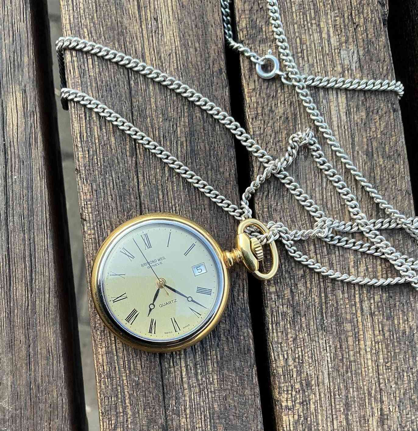 السلام عليكم ساعة رايمنود ويل العريقة جيبية
تغليف ذهب 
سويسري اصلي 
كوارتز مكينة ثري فايف
نظافة تامة
قطر 40 38
ارقام رومانية مميزة
نافذة للتاريخ
120$


**إذا كنت صاحب هذا الإعلان وتريد حذفه لأي سبب، رجاءا أرسل رسالة إلى الدعم الفني**