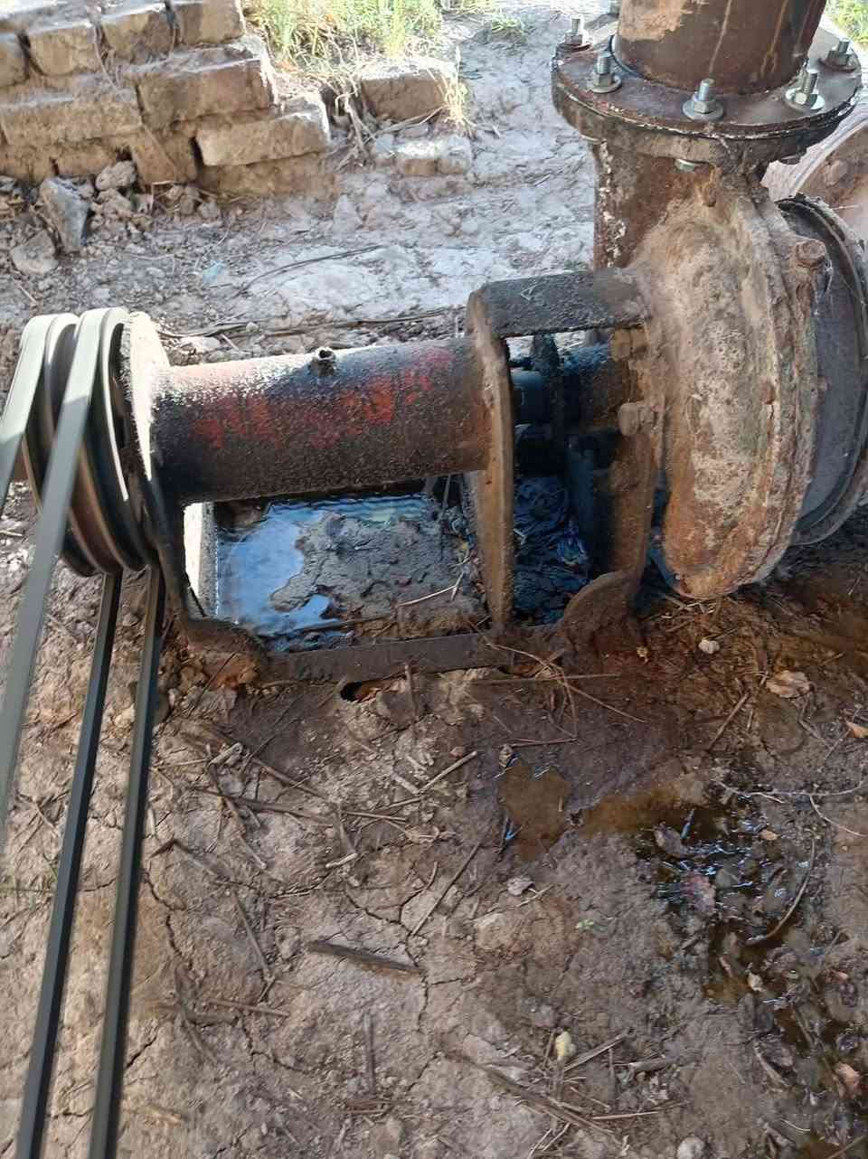 السلام عليكم ماطور البيع حجم ٥٠ حصان خنزيره ٨ ب ١٠ ماطور جاهز هوه وبورياته وكهرباياته مكان ميسان علي الشرقي  ***********
