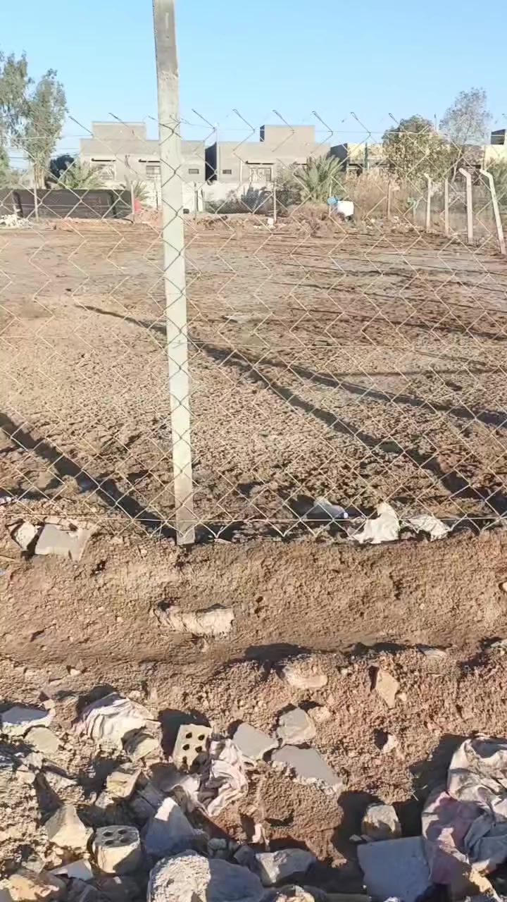 قطعه للبيع زراعي 
مساحه 600 متر 
التقية الثالثة 
قرب توزيعه النفط ومجمع السلام ومجمع الروان 
وجسر النجف 
تبعد عن شارع ديوانيه حمزة كيلو تقريبا 
واجهه 18
تباع نصف او كامله 
للاستفسار اكثر مراجعة مكتب الساقي للعقار حي الجامعه قرب شارع 20 
***********
***********
