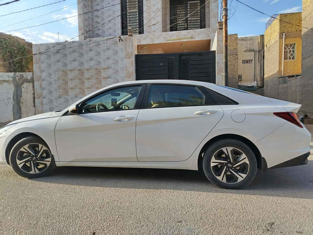 سلام عليكم انتر موديل 21 خليجي بيه باردات قليله سونار موجود ارييل تريد وكاله تحويل بكيفك باسم شركه تاخذ ورقه ونص شركه لولوه *********** سعرها 157بيه مجال خليجي
