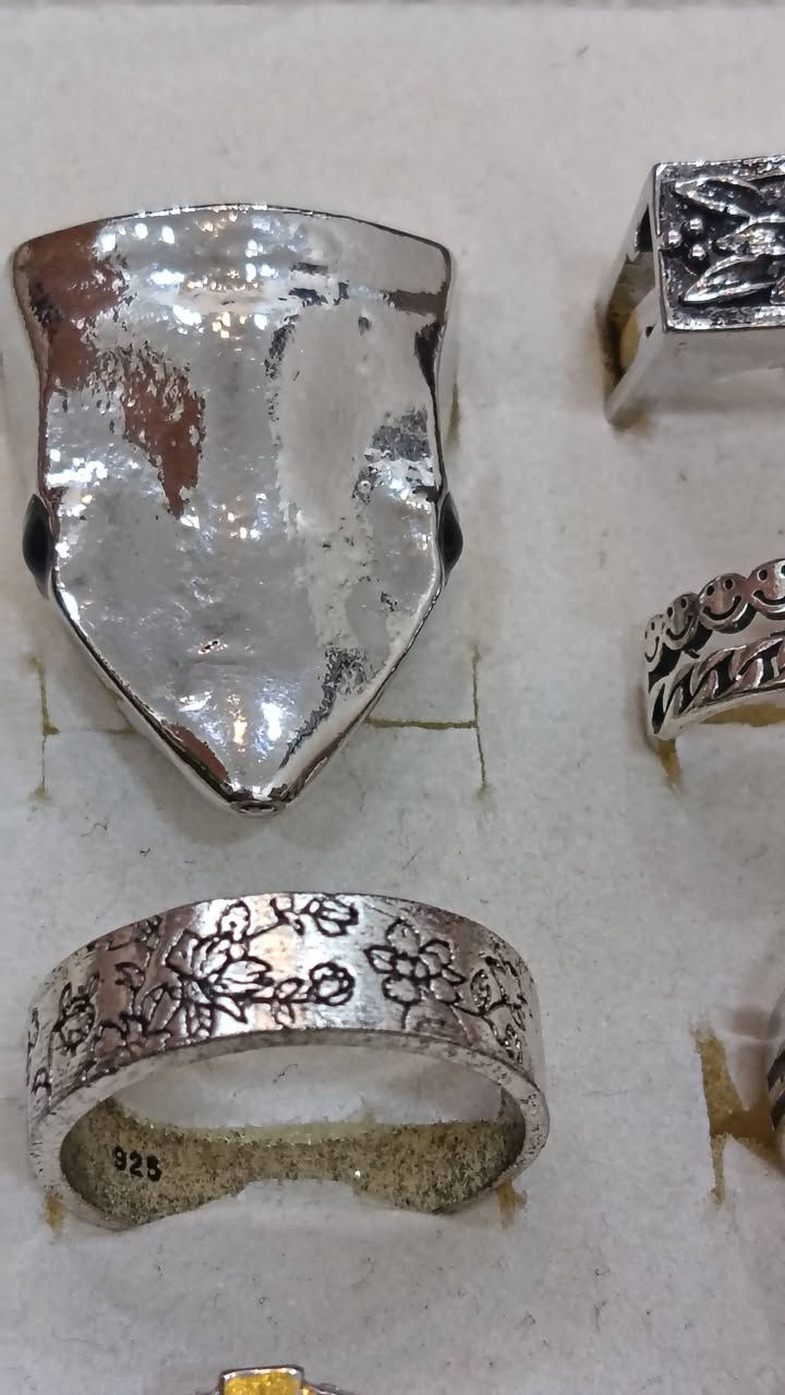 محابس رجالي مختومات ٩٢٥ عددهن  ١٢ قطعه  وياهن قطعه صليب هديه مختوم أيضآ ب ١٠ آلاف كلهن


**إذا كنت صاحب هذا الإعلان وتريد حذفه لأي سبب، رجاءا أرسل رسالة إلى الدعم الفني**