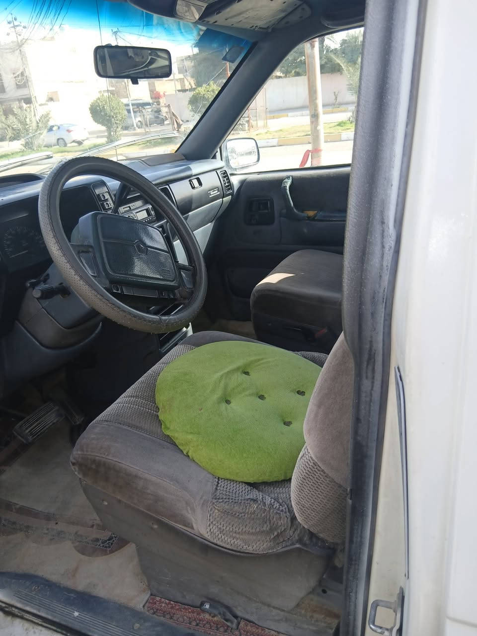 السلام عليكم سياره دوج كلايسلر موديل ٩٢ رقم بغداد انكليزي مكينه وكير ٣٣٠٠بلادي السياره حلوه وجاهزه وين ميعجبك تطلع بيه السياره موجوده في كربلاء السعر المطلوب ٤٣ورقه الشراي يتصل ***********
