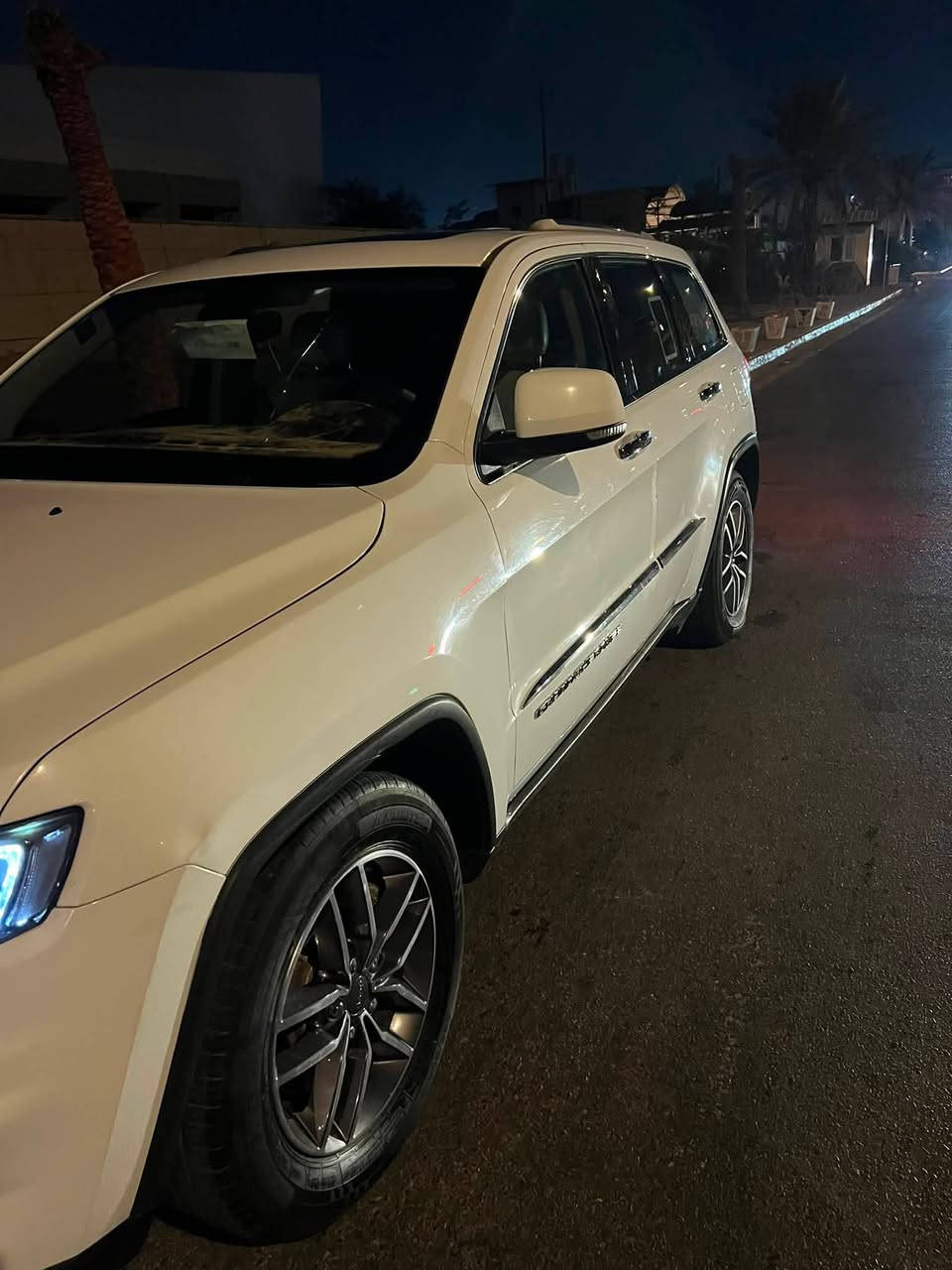 سلام عليكم جيب لاريدو موديل 2019 خليجيه بيهه 3 قطع صبغ او قبل شهر بدلت كازكيت يعني مكينه رجعت جديده انطيك بيهه ضمان شكد متريد سياره حلوه او كاعده عليهه غرامات مليون 400 ينزل من سعرهه رقم بغداد تحويل ثاني يوم مكاني بغداد حي اور سعرهه 195 بيهه مجال بصيط ***********
