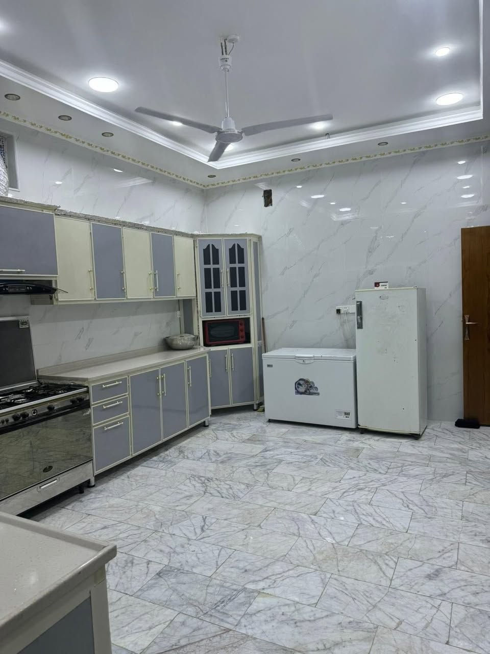 الســلام عليــكم
دار للبــيـــع
زراعي سنــد25
المساحــه 750م
العنوان🌏/ حله ورديه خارج خلف شركه ابو كيره
محتويات الدار⛺️/ 4غرف نوم وهول 2واستقبال ومطبخ وحديقه جانبيه 550م وكراج سياره 
بناء حديث وخدمات كامله وخريطه مميزه
بسعر جداا مناسب🤗

الـــاــاـ ســتــفــســار اكـــثــــر زيـــارة مكـــــتب القـــــــلعـــة 
المـــكـــان حـــلـه ورديـــــه خــــارج قـــبــل مــجــمــع
الــوُرديــــه الطــبـــي…
مكـــــتب القـــــــلعـــة 
مـــريـــح و مــــضمــون ——
 ***********  ريـــاض الــبــكـري
‏‭0781 448 2411‬  قـــاســـم الــبــكــري
