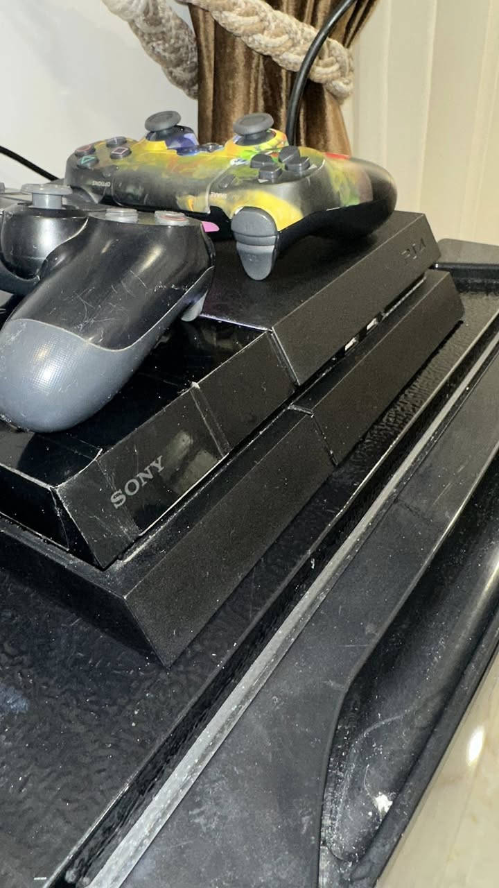 بلي فور فات مهكر 
ذاكرة 500
3 جوستكات
وايراته كاملة
وبي 7 العاب
الجهاز لك ستيكر ممفتوح
220 وبي مجال


**إذا كنت صاحب هذا الإعلان وتريد حذفه لأي سبب، رجاءا أرسل رسالة إلى الدعم الفني**