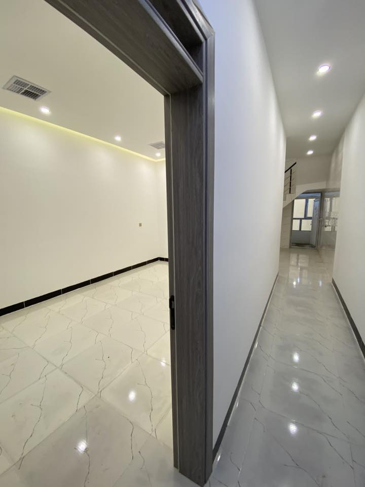 دار للبيع سعر مناسب حي النداء قرب مدرسه الفرات طابو صرف بسم شخص واحد مساحه الدار 100 متر طول طابق ونص  راسل خاص او واتس اب اوالاتصال 
***********
