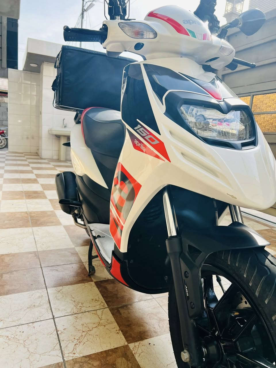 سلام عليكم شباب دراجه للبيع ابريليا إيطالي دراجه فوووول نظافه جديده بمعنى الكلمه ماشيه 8 آلاف مكينه 150 سيسي دراجه بيه ظمآن 10 ألاف السعر مليونين و200 وبيه مجال للطيبين مكاني فلوجه حي نزال التواصل ع الرقم ***********واتساب اتصال
