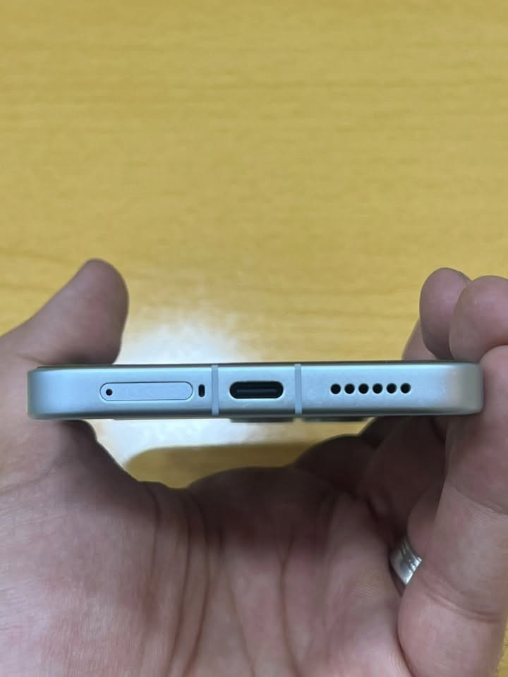 السلام عليكم
الجهاز: Poco F8 Pro (ذاكرة 512 جيجا).
 النظافة: 100% بحالة الوكالة (بدون أي شخط).
 البطارية: الصحة 100% (مشحون 71 مرة فقط).
 الملحقات: الكرتونة كاملة مع الشاحن الأصلي الخارق 100 واط.
 ورقة ضمان رسمي itloby لمدة سنة كاملة 
 السعر: 720 ألف 
مكاني بغداد حي الجامعة او الكاظمية مساء
رقمي ***********
