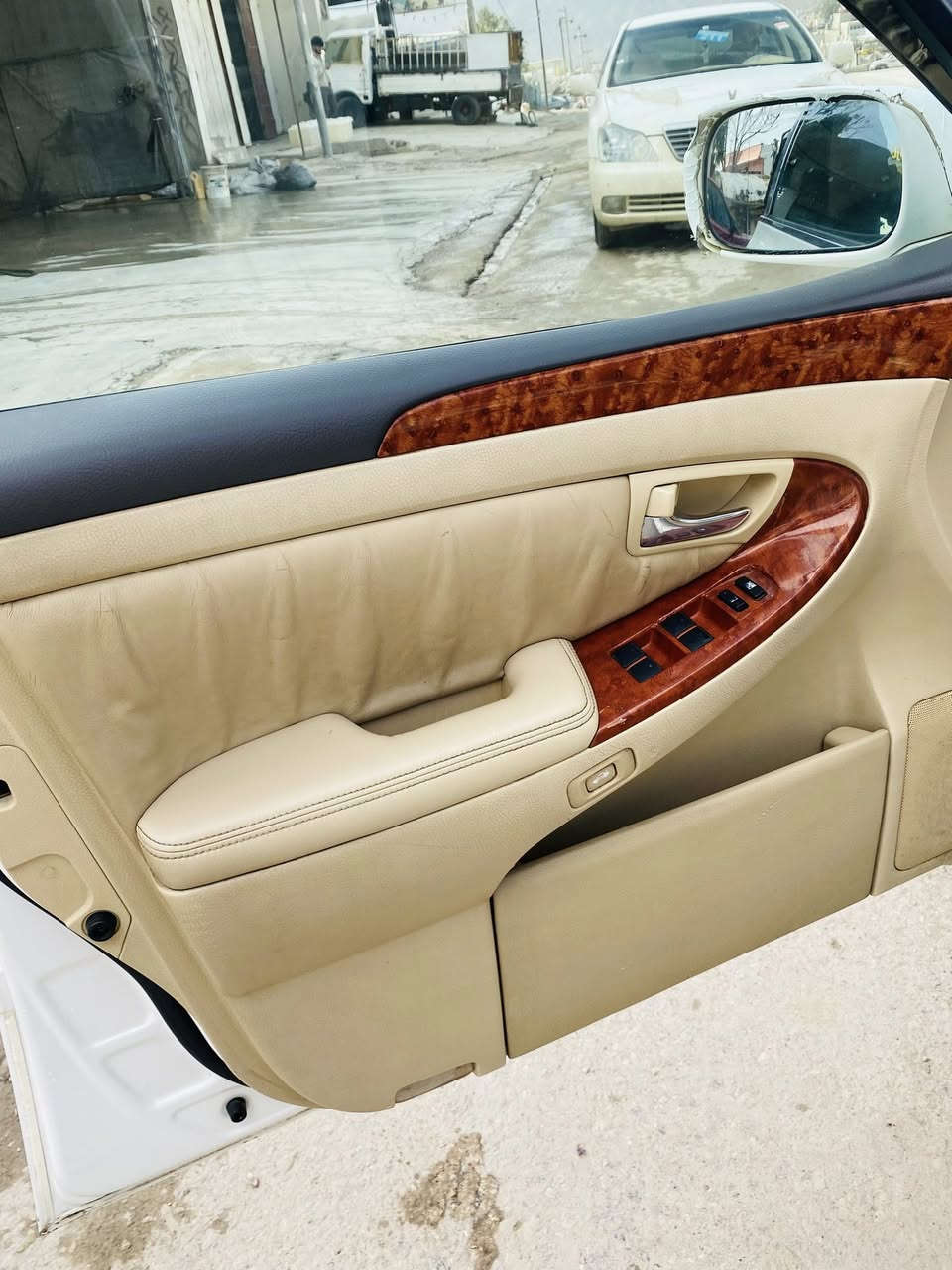 شاهانە براوە

١٨٢ بئ دوکەل
ناوزەرد 
کوشن جلد
کوشن هیتەر
تەبرید مەرکەزی 
سەلاجە
پەردە 
جوار کوشن کارەبا
شاشەو کامیرا
کامل جایز بی دەعمو لیدراو
48مەجال
***********
