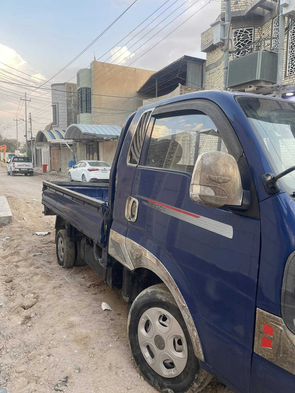 السلام عليكم سياره بنكو موديل 18السياره متومه ارقام دهوك وين مايعجبك تفول بيه كاز كهربائيات كلشي شغل المحرك مالته سبلين نضيف اوتماتيك كلشي شغل ماعده الرون مالته مايشتغل بيه شخط باب السايق مثل ماواضح بصوره السعر 55 العنوان البصره بنفس البصره التواصل ***********
