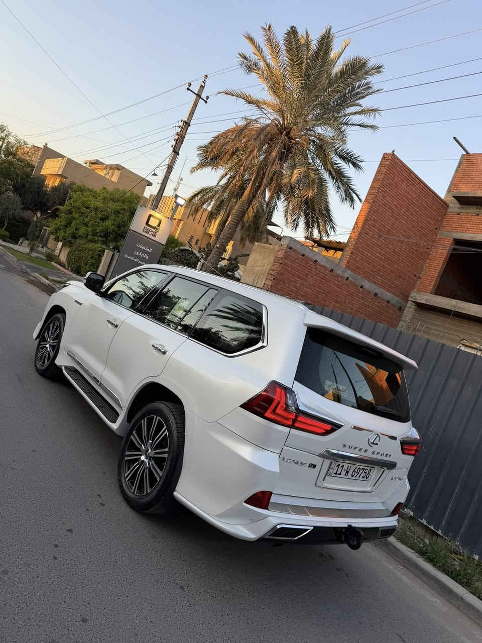 السلام عليكم لكزس للبيع موديل 2019
رقم بغداد باسمي سنوية نافذة لغاية 2030 

سياره مكفولة كفالة عامة بيها كرت تكحيل فقط 

مغلفة ppf طافي ضمان 10 سنوات من شركة nano shiled

فول مواصفات داخل احمر مواصفات كورو 

ممشة السيارة 75 الف Km 

السعر 65 الف دولار جوه السوك 

السيارة جديدة وعلى وضع الشركة 

عليها ادامة كاملة بشركة SAS 

عنواني بغداد حي الاعلام ***********
