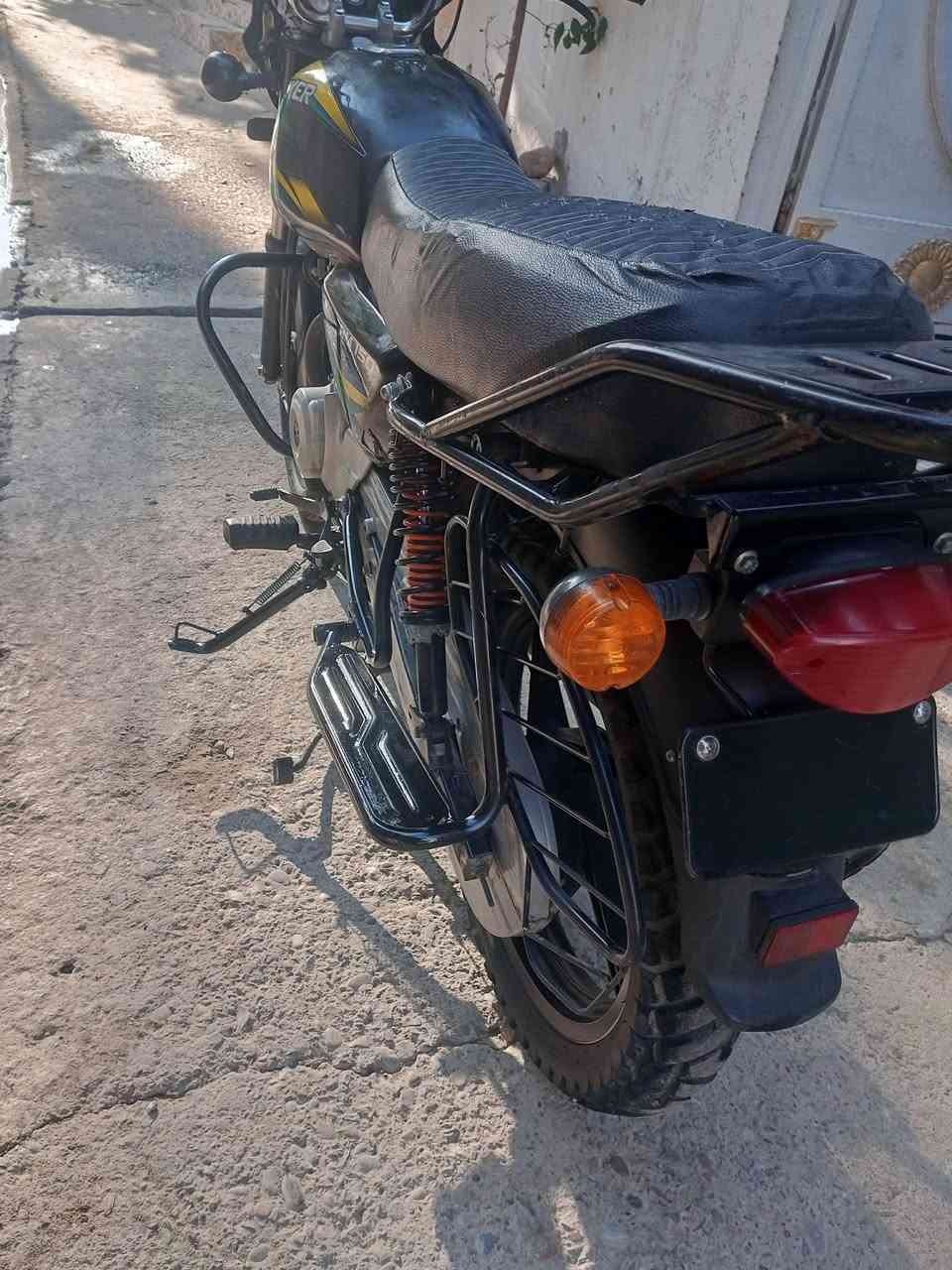 بوكسر موديل 20 نكره سلف باتري جديد ...للعلم بيه دخانه اوبيه طعجه
بلتانكي من الصفحه اليمنه ...الجهال وكعوهه.. أوراقه أصولية اب 700بيه مجال ...المكان بعقوبة المركز......هاذا رقمي ***********
