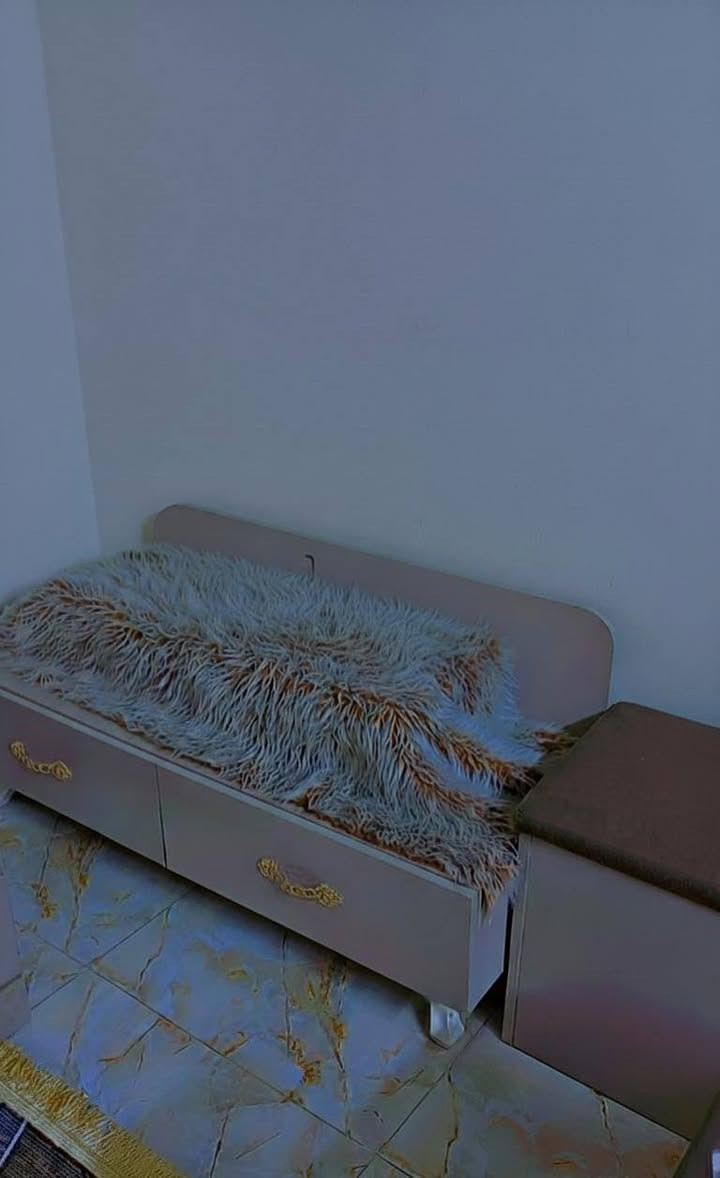 ١٠ قطع ضررها المرايا الميز جربايه مكسوره ورف الزاوية فقط امانة نظيفه عنوان بغداد حي البتول.  السعر مليون وبيه مجال


**إذا كنت صاحب هذا الإعلان وتريد حذفه لأي سبب، رجاءا أرسل رسالة إلى الدعم الفني**