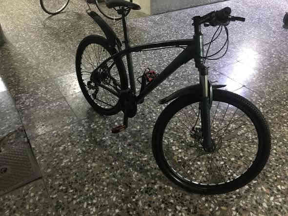 السلام عليكم بايسكل BMW للبيع 9 كير ب3 البايسكل ألمنيوم مابي أي نقوصات السعر 150 ألف وبي مجال بسيط رقم ***********
