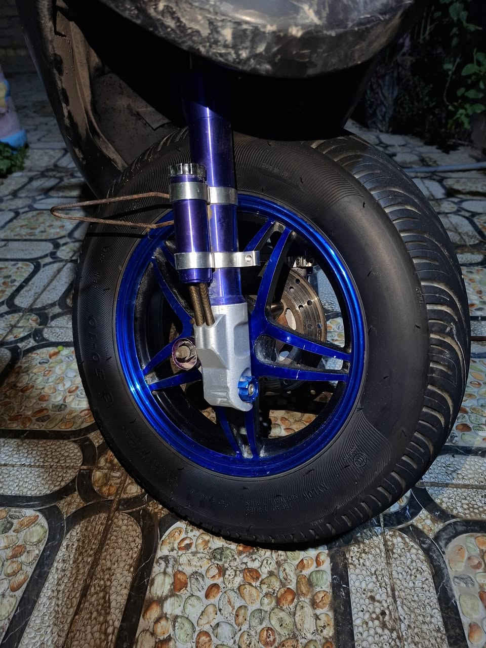 السلام عليكم ورحمته الله وبركاتهُ

دراجه ياماها ماكس 
RS100CC SCOOTE

دراجه مزوده تزويد خارجي بل كامل وشويه داخلي 
 
💙 التزويد الخارجي :

🔹️ كِفرات لو سمائي 

🔹️وياله تزويد نجمه ازرك 

🔹 ️قبق عمبار تزويد لون ازرك 

🔹 ️يدات بريك لون ازرك تزويد

🔹️ دبل تزويد ازرك رياضي ابو بطل داخلي 

🔹️ دبلات اماميه زويد ام البطل ازرك

♦️  ستانه تزويد 7 الوان

💥  صالنصه رياضي 7 الوان حلك عريض 

🟡  قطره دهن لون ذهبي

التزويد الداخلي :

⚫️   شوته 4 ولفات

🟢  كابريتر  AHE PD22J

🟢 روله اصليه بلادي AHE 250 طول ذراع 88.5mm 

🟡  بوشه او سلندر بلادي 49 TMMP

🟡  كَور او راس سلندر بلادي TMMP سحب 22 و العادم 20 

  كلجات رياضي

🟢  الامامي كلج رياضي AHE
 
🟡  الخلفي FCS تايواني 

🟢  قايش اصلي كتان AHE

♦️ملف كامل ( وليس ابو ربع )

      بلك رياضي سبع الوان 

♦️ راس بلك رياضي تايواني احمر

  ضفيره جديده اصلي درجه اولى 

دراجه مجفته جديد ومتكامله مابيه اي نقص ولا برغي من تاير للتاير ومناقصه غير نواعم 
شغال كلشي بيه من وكهربائيات لاتنقيص ولا تبخير ولا اي صوت يطلع منه تجي تشوف وتفحص وانطيك ضمان لاتطفي بيك بشارع ولا شي ومتفيلسه على 
 كيج. فلر بل سحب 0.15mm و عادم 0.13mm

 السعره ب660 الف

مكاني : بابل / السده الهنديه 
للتواصل 

رقمي : ***********

يوزر حساباتي 

انستكرام  : j_ha200

 تلكرام     : j_ha200
