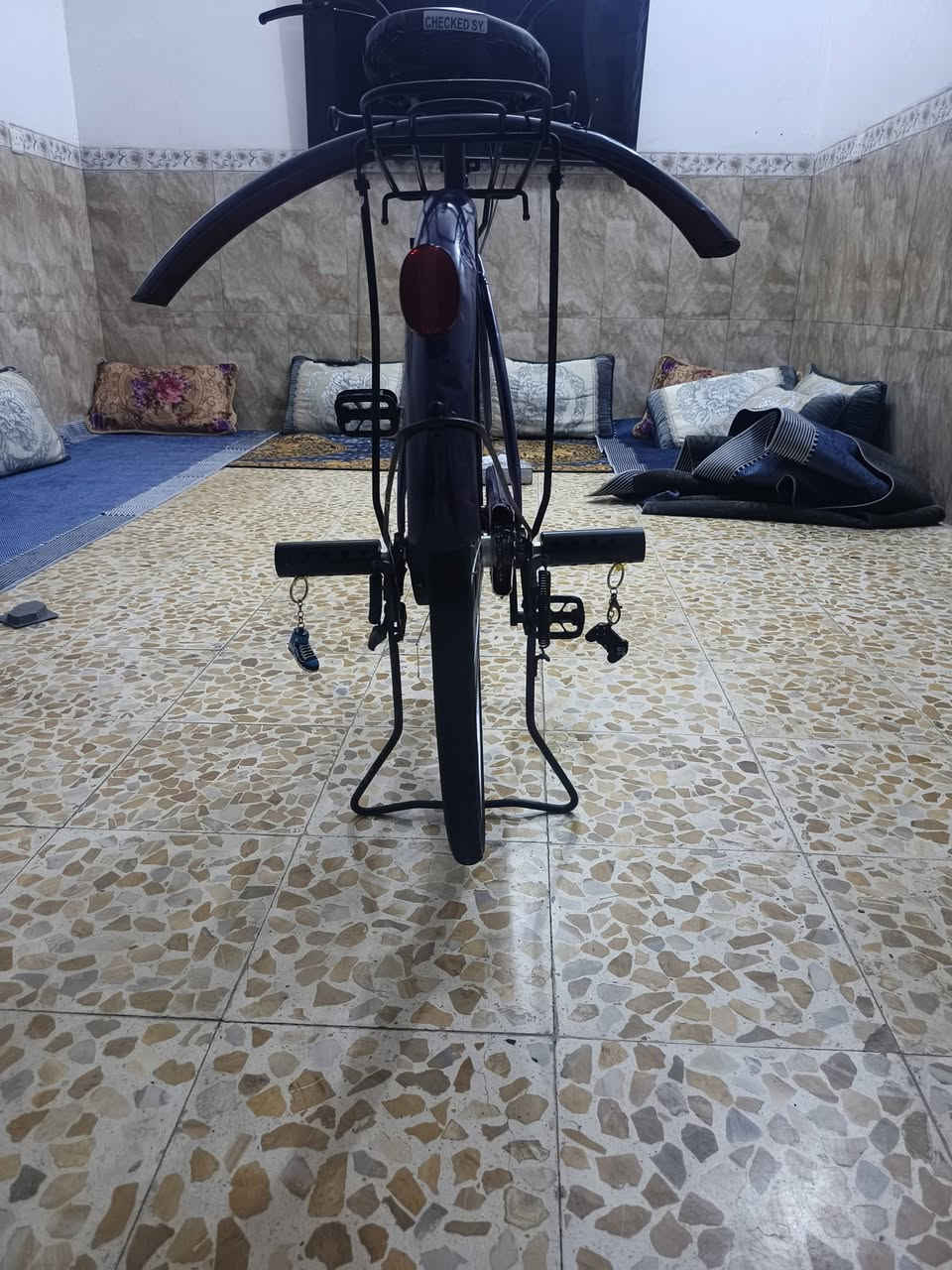 سلام عليكم باسكل لبيع حجم 26 مصبوغ صبغ حراري ما نقصه شي كامل سعر 70 وبي مجال قليل مكاني كربلاء امل داخلي  رد ماسنجر رقم ***********وتساب 🌹🫶🏻
