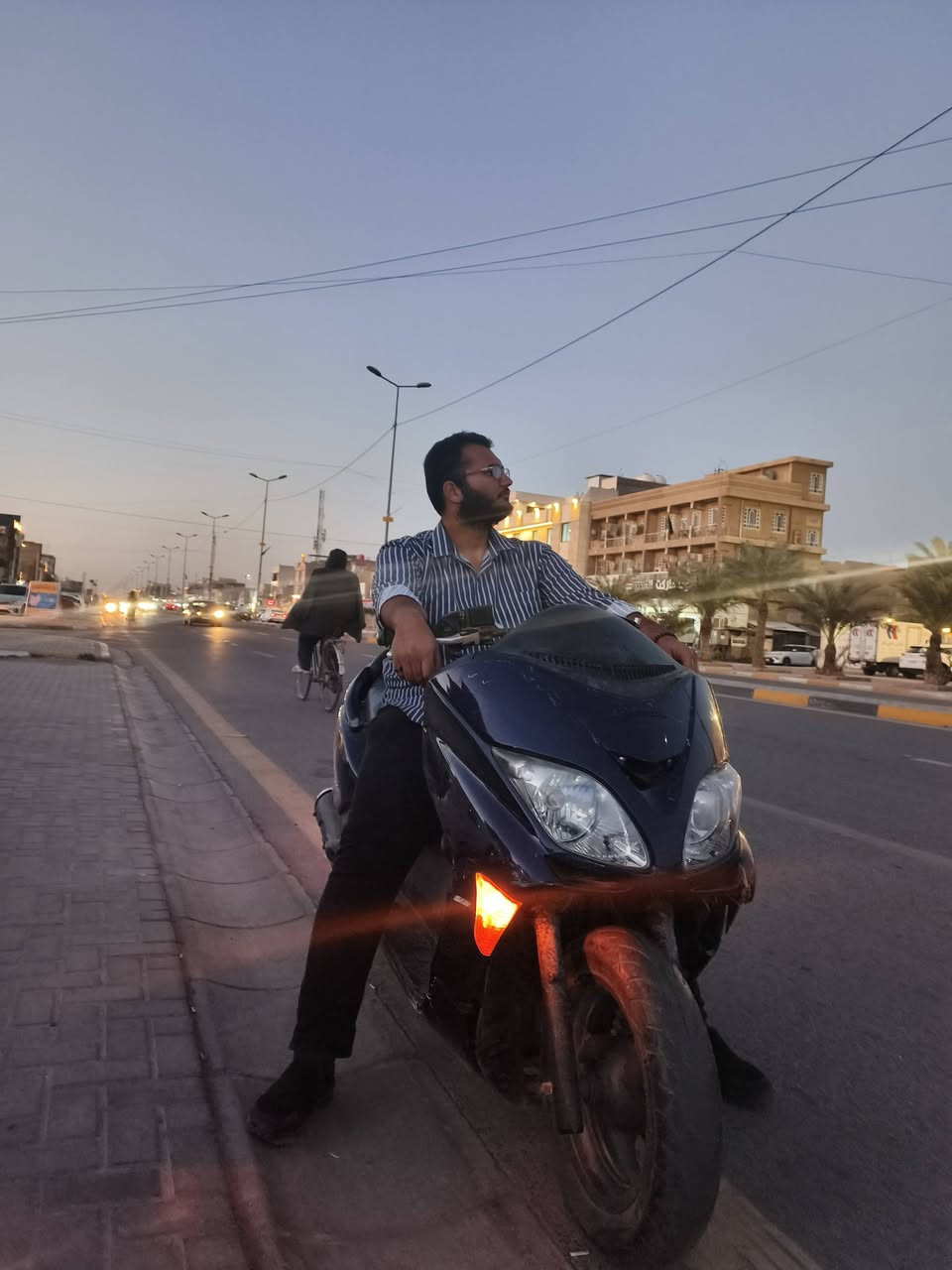 السلام عليكم ورحمة الله وبركاتة
فورزه 08 للبيع المكينه مكفوله الدراجه يحتاجلها جم شغله نواعم على ايد الشراي 
السعر 800 بي مجال للطيبين واذا مراوس فيكون سكنس فحل نوزل او دراجه ايراني سونك موجود فيس واتساب *********** 🤍
