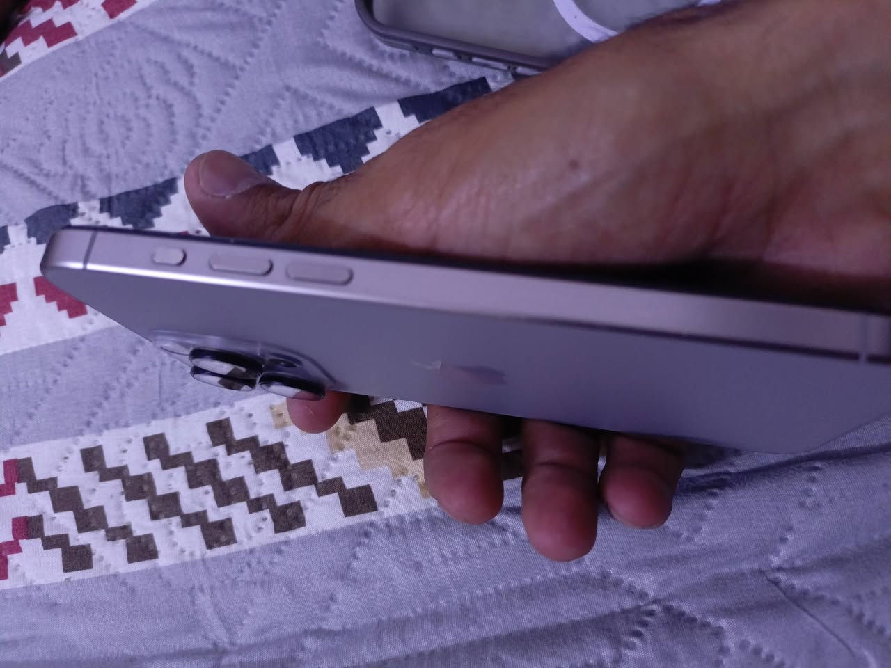ايفون 15برو ماكس ذاكره 256 نضافه جهاز 💯 نضيف
شرق اوسط مبدل فقط شاشه تفصيخ وباقي مكفول فيس ايدي شغال✅ بطاريه 80🔋ملحقاته كامله كارتونه مكاني بغداد سعر 650لف *********** واتساب او رصيد
