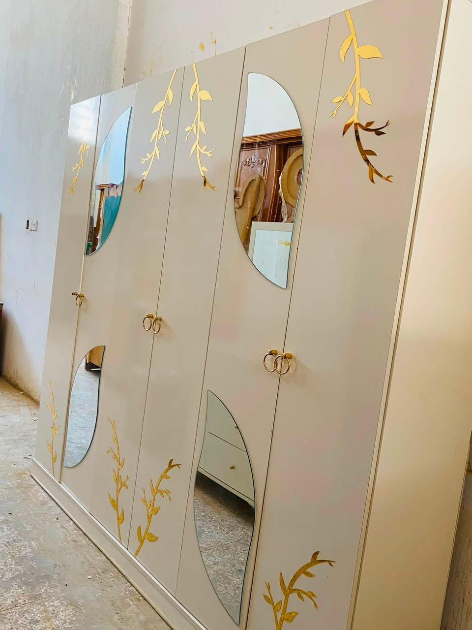 السلام عليكم غرفة تركي 5قطع 6باب قاط واحد مستعمل اخو الجديد بسعر 350الف وبيها مجال عنوان ديالى بعقوبة كاطون الرازي شارع ابو رباح قرب جملة ابو سعد استفسار خاص او الرقم ***********
