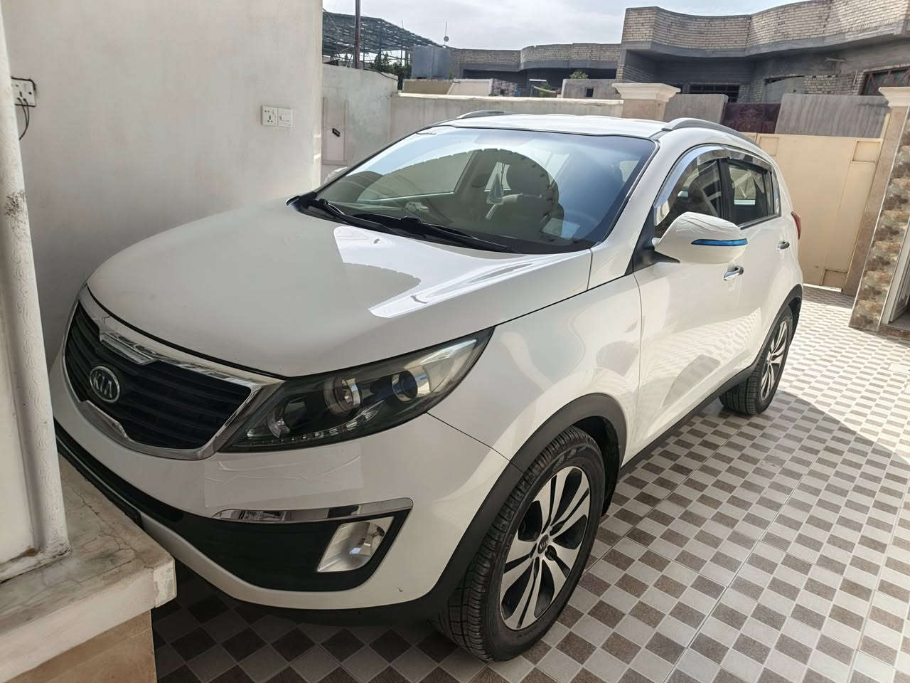 السلام عليكم كيا سبورتج 2012 خليجيه رقم بغداد الجديد مكفوله بدون صبغ سياره جديده كلش ماشيه 152جاهزه كير محرك صدر جديد تبريد تخم تاير مواصفات تحكمات حاكيه كامره خلفيه ويل كب هندبريك بالرجل سياره مابيها اي نقص سعرها 155وبيها مجال مكاني الأنبار قضاء الحبانية ***********
