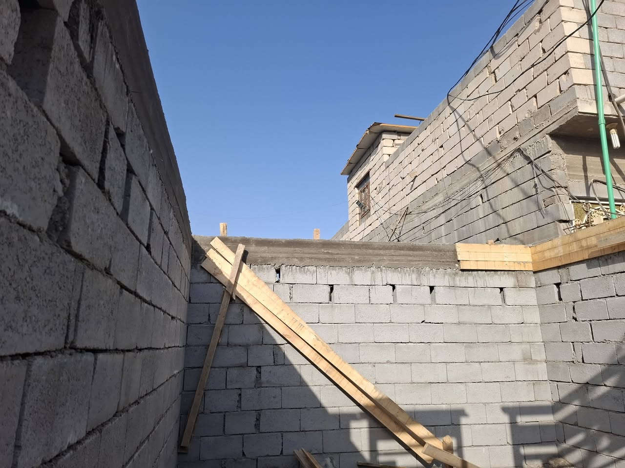 سلام عليكم مستعدون المقاولات العامه اتريد كرسته وعمل او اتريد بس عمل نسلمك هيكل او ترميم  بنسب السعار ما عليك بس راسلنه وبل خدمه مكان البصره ***********
