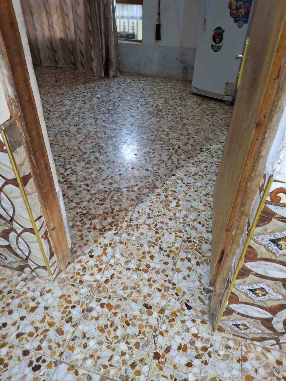 للبيع بيت في السنيه منطقت الدوره مساحه ٤٠٠متر طابقين بناء طابوك صب كونكريت عدادالغرف ٥ طابق الأول٢ و٣طابق الثاني وصاله مطبخ وصحيات طابق الأول والطابق الثاني مظيف خارجي١٠ متر يبعد عن الشارع العام ٢كيلو سعر مناسب للستفسار تعال خاص اواتصل ***********
