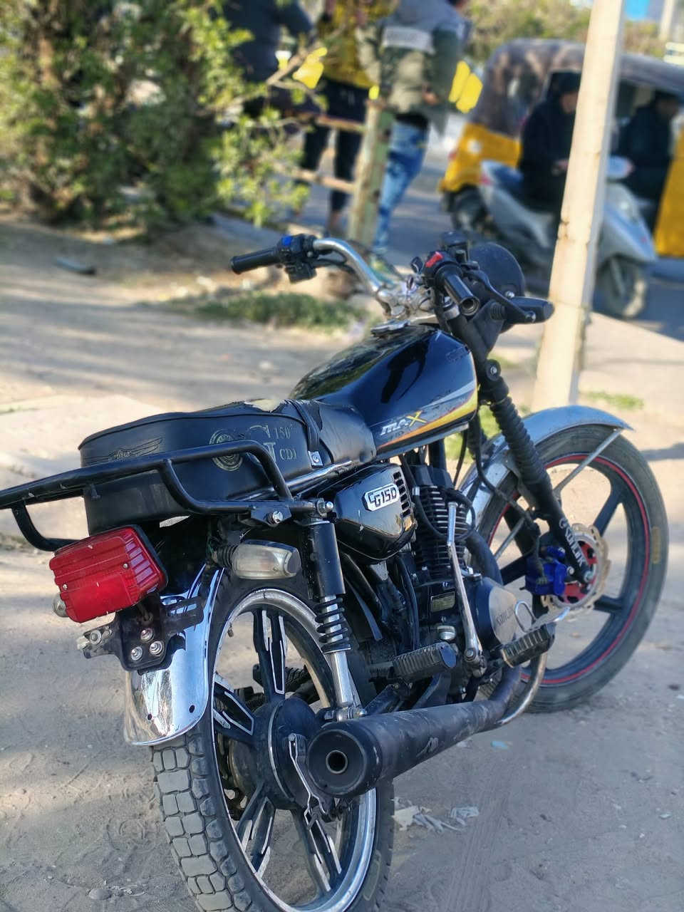 سبام عليكم دراجه يراني سيفان موديل 23
سعر 450بيه مجال  مكاني الغزالية
***********
