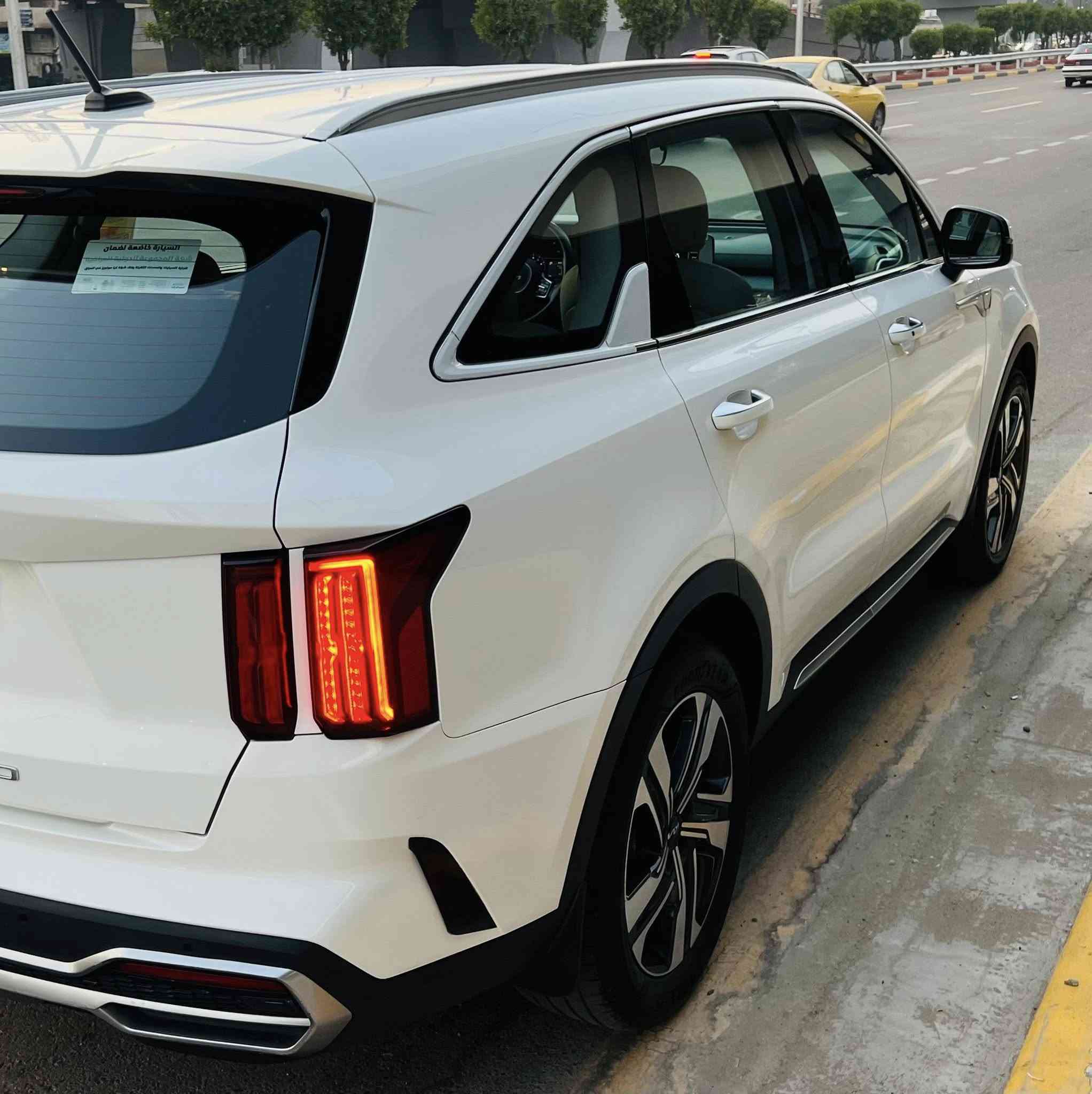 سورنتو 2022 خليجي بغداد 
6 سلندر 7  راكب 
كير  ماوس  / تشغيل عن بعد 
صندوق كهربائي /  أوتو هولد 
كشنات كهربائي / شاحن واير ليس
مكفوله من الصبغ والتبديل 
بيها بارد بداير الجاملغ الأمامي الأيمن كد 5 أصابع bdR
وصبغ بركن الدعاميات
ماشية  57000 
السعر 283 وبيها مجال 
للإتصال  ***********
مكاني بغداد
