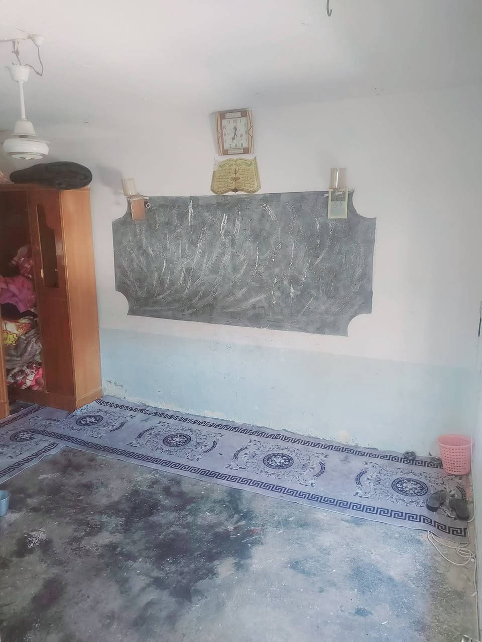 اسلام عليكم  بيت تجاوز للبيع في حي العامل
البيت 180  متر
1 غرفيتين اكبار 
2 صاله كبيره / ومطبخ /
3 صحيات خارجيه  
البيت كله اعكاده
وكل الخدمات يمه  ماقابيل مستوصف الامير
السعر خاص 
للاستفسار الاتصال على الرقم
***********
