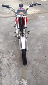 شباب عندي دراجه للبيع محرك 25 دراجه حلوه كاعده سعرها 425 اوبيها مجال  ...