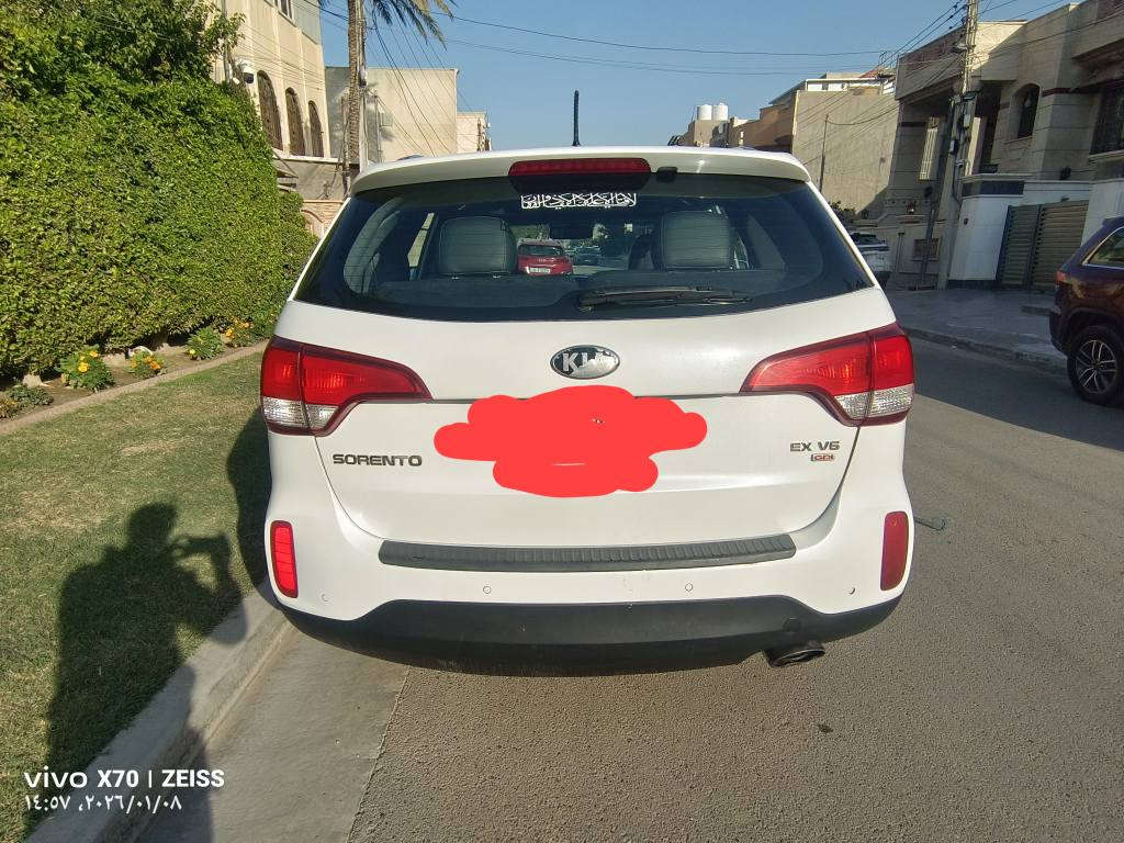 السلام عليكم 
للبيع كيا سورنتو EX وارد امريكي موديل 2014 فول مواصفات
حادث امريكه باب السايق والباب خلفي وجاملغ خلفي صبغ بدون دواخل 
وبل عراق بيها جاملغ خلفي عكس السايق 
فول مواصفات
الكير ومكينه خير من الله لا تنقيص ولا تبخير ولا رواجز ولا دوانز  ولكير ممتاز
فتحه سقف بنوراما
بصمه تشغيل 
بصمه ابواب 
مري شفط وقلاب 
اشاير بل مري وأناره ترحيب عند الدخول 
صندوك كهرباء 
كشنات جلد وكهرباء وتدفئه وتبريد بل كشنات وخزن ميموري 
شاشه وكامره وحساسات ورادار جانبي 
6 سلندر 
7 راكب 
3 قطع تبريد 
4 وضعيات قياده 
فور ويل 
ماشيه 189 مايل حقيقي 
 تخم تاير جديد 
***********
تخم تاير جديد 
السياره نقصها فقط الصدر الامامي نص عمر وباقي السياره جاهزه من كلشي 
رقم بغداد نكليزي وسنويه وهزه جدد 
مكان السياره بغداد السيديه 
السعر 148 وبيها مجال بغداد, العراق
