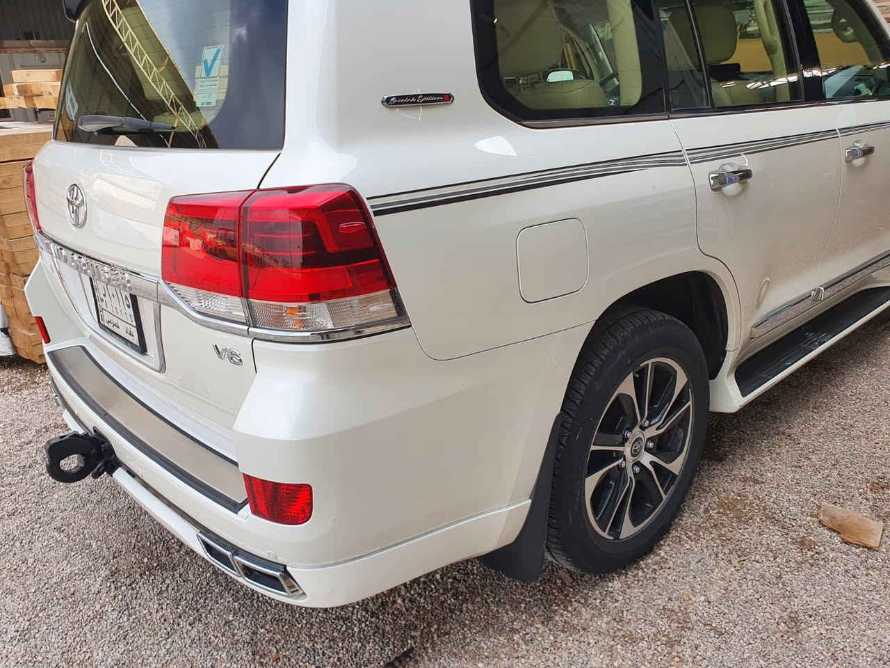 السلام عليكم احبتي 
لاندكروز 2021  GXR
حجم المحرك 4000 cc
28 الف كم العداد السياره بأطارات الشركه البلاديه 
شاشات خلفيه مع الشاشه الاماميه 
الكامرات محيطيه عدد ٤ 
الجنطة فتح واغلاق كهربائي مع نظام الشفط 
كشنات جلد ابيض 
ثلاجه وسطيه 
اضافه إلى انظمه الطرق الوعره وغيرها . 
السياره جديده  كلش 
بيه تعديل بارد فقط وبدون أي صبغ 
تكدر تفحص وتتأكد 
الصيانه وقت بوقته بشركه تويتا العراق لان هيه اصلا استيراد شركه ساز .
السعر المطلوب ٥٧٥ ورقه مع مجال بسيط 
استفسار اكثر اتصال على ***********
