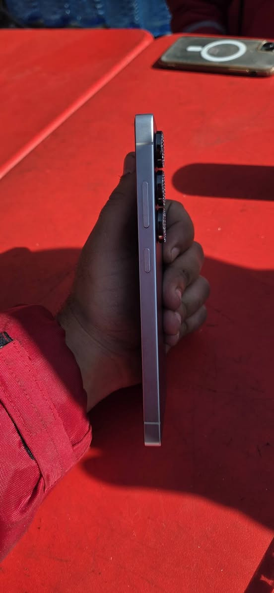 سلام عليكم جهاز اس 25 الترا ذاكره 256 ضمان عين الفهد مستخدم  5اشهر ستخدام بيت مال بنيه نضافه 100 محلقات كامله مشتري من عالم القلعه العنوان بغداد 

السعر :مليون وميه وخمسين 1150 
***********
